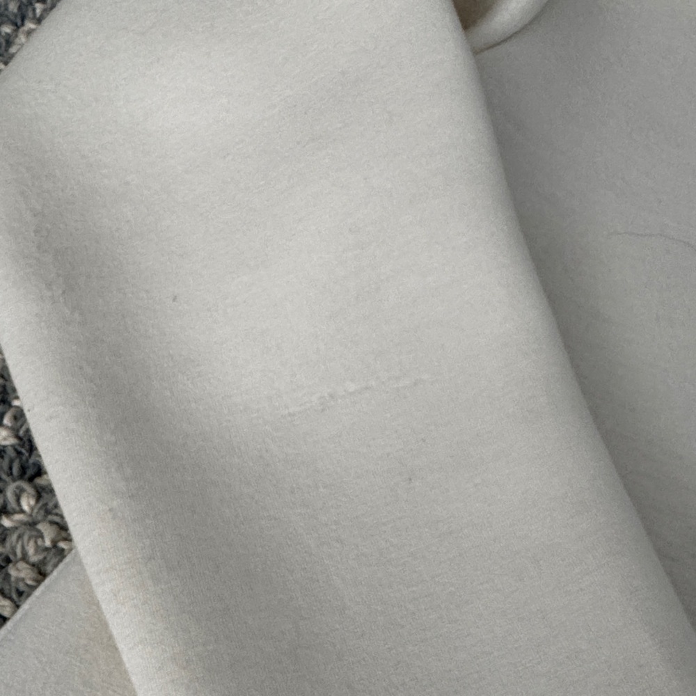 Chic Pearl-Embellished White Sweatshirt - Picture 7 of 9